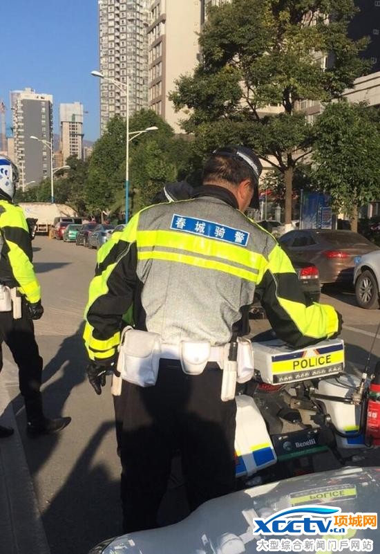 幼兒園門口貼罰單 該車“脫檢”且有20起交通違法未處理