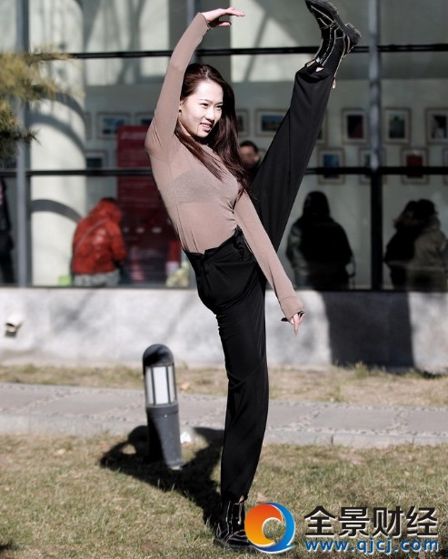 ��Ӱˇ��Ů�����Q��С����ơ�һ���R�����^���W����y