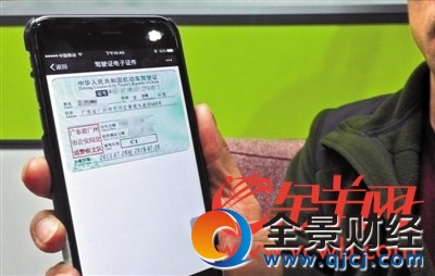 �{��C����C��