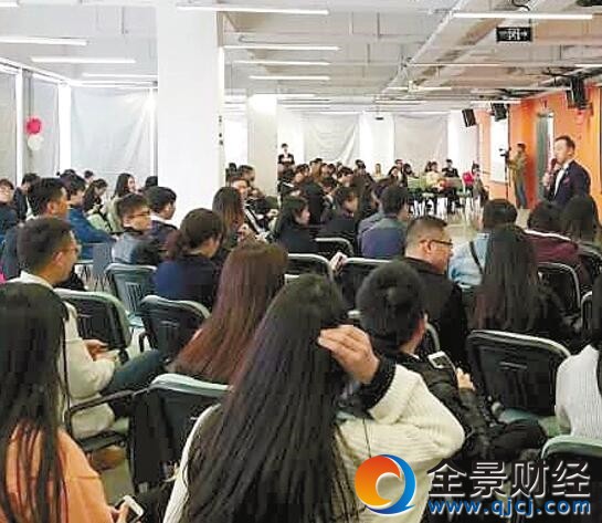 活該單身 90后相親大會全在玩手機