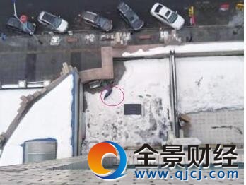 模仿動畫片情景女孩撐傘從11樓跳下摔成重傷 網友:中毒太深