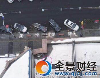 女孩撐傘從11樓跳下 模仿動畫片撐傘跳動作一躍而下